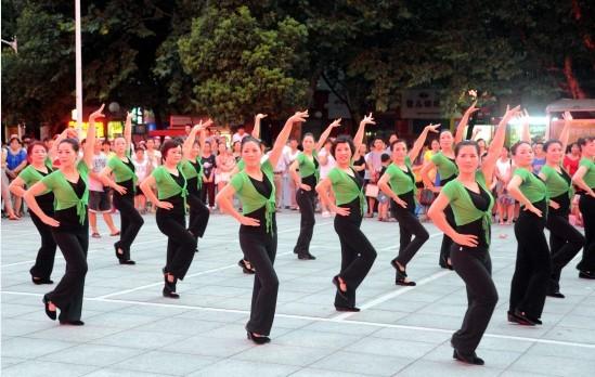 定海海滨公园广场舞展演_舟山市广场舞指导中心_广场舞 文化