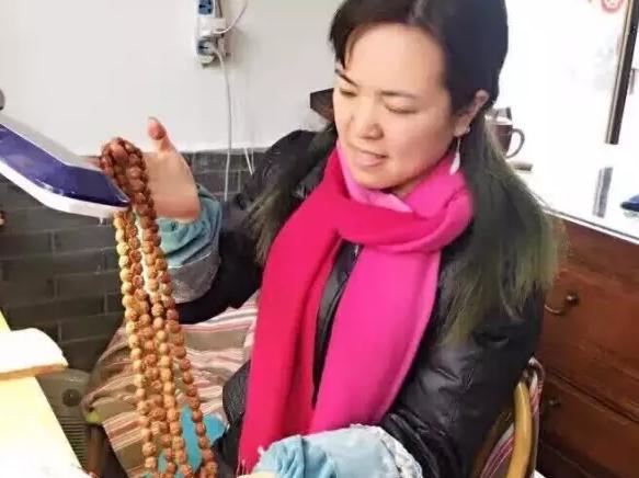 核雕大师胡小兰_108罗汉_苏工核雕艺术_胡小兰核雕作品_108罗汉雕刻技法_传统手工艺魅力_苏州秋人核雕