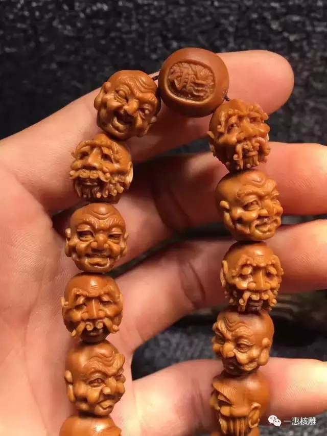 苏州秋人核雕_胡小兰核雕作品_108罗汉雕刻技法_传统手工艺魅力_核雕大师胡小兰_108罗汉_苏工核雕艺术