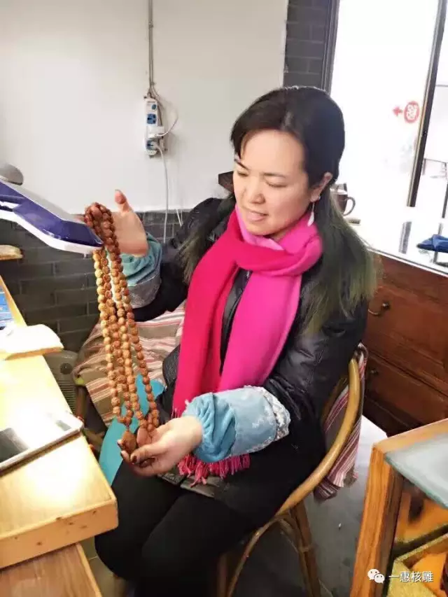 胡小兰核雕作品_108罗汉雕刻技法_传统手工艺魅力_核雕大师胡小兰_108罗汉_苏工核雕艺术_苏州秋人核雕