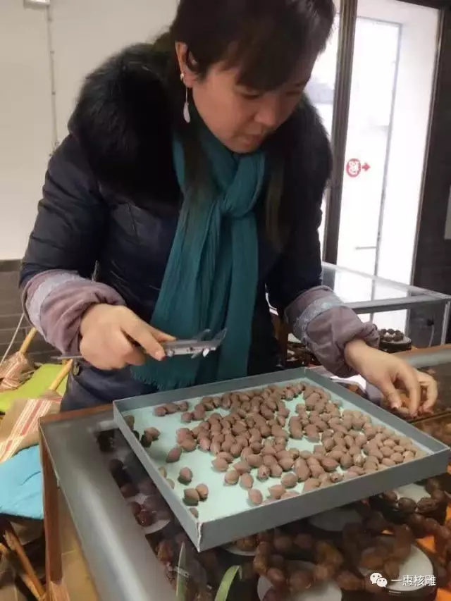 核雕大师胡小兰_108罗汉_苏工核雕艺术_苏州秋人核雕_胡小兰核雕作品_108罗汉雕刻技法_传统手工艺魅力