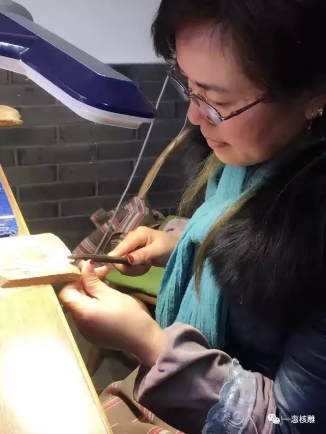 核雕大师胡小兰_108罗汉_苏工核雕艺术_苏州秋人核雕_胡小兰核雕作品_108罗汉雕刻技法_传统手工艺魅力