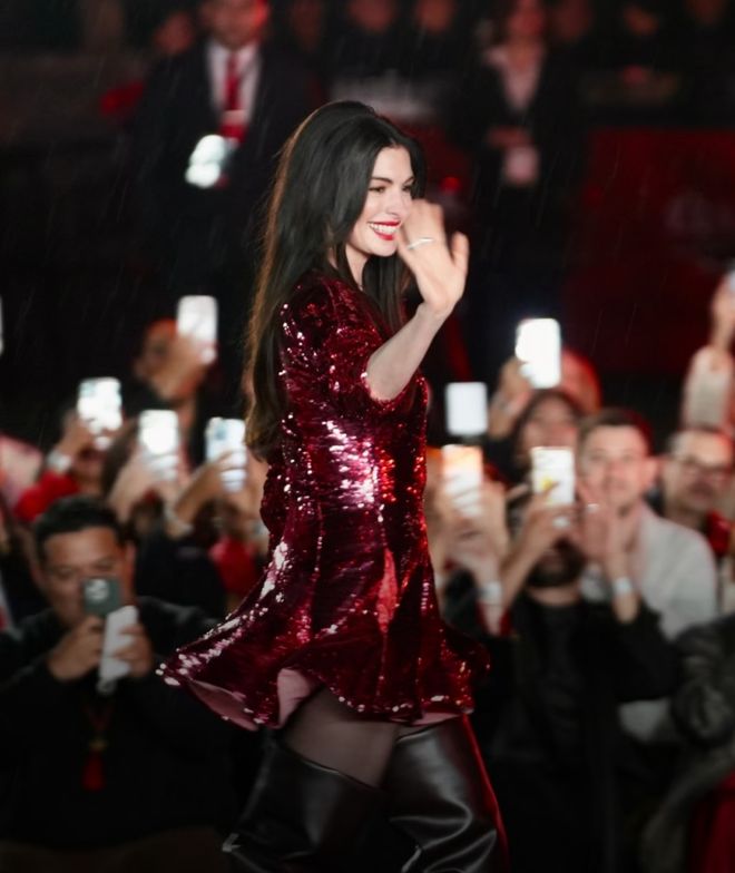 穿普拉达的 免费观看_穿普拉达的女王2 上海首映 本土品牌合作_穿普拉达的女王2 安妮海瑟薇 梅丽尔斯特里普