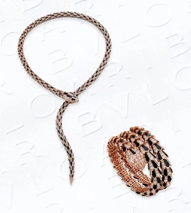 穿普拉达的 免费观看_穿普拉达的女王2 安妮海瑟薇 梅丽尔斯特里普_穿普拉达的女王2 上海首映 本土品牌合作