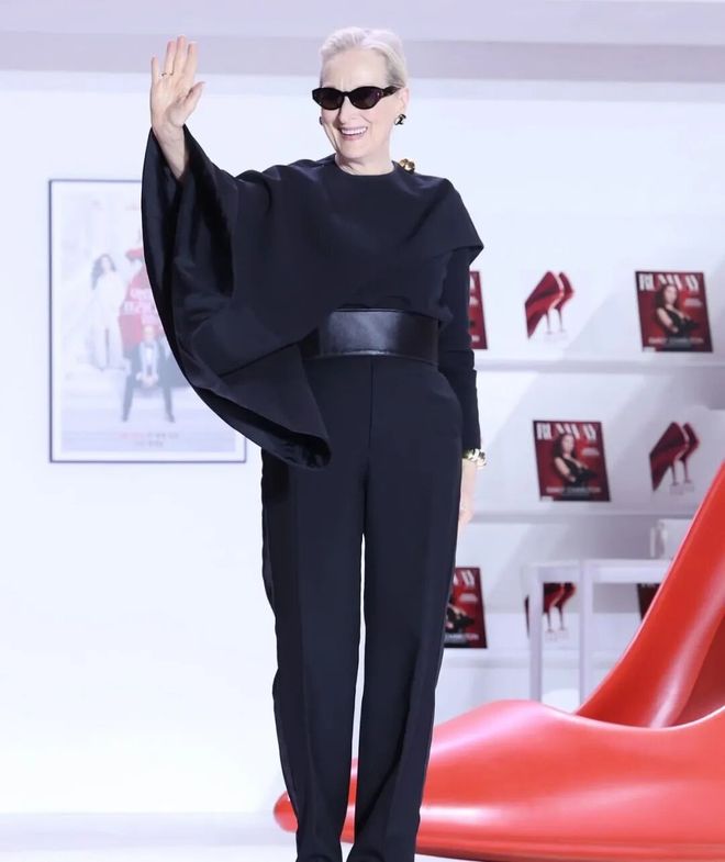 穿普拉达的女王2 安妮海瑟薇 梅丽尔斯特里普_穿普拉达的女王2 上海首映 本土品牌合作_穿普拉达的 免费观看