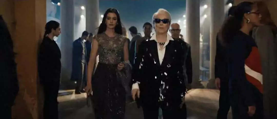 穿普拉达的 免费观看_穿普拉达的恶魔2 职场女性成长 电影分析 时尚权力结构