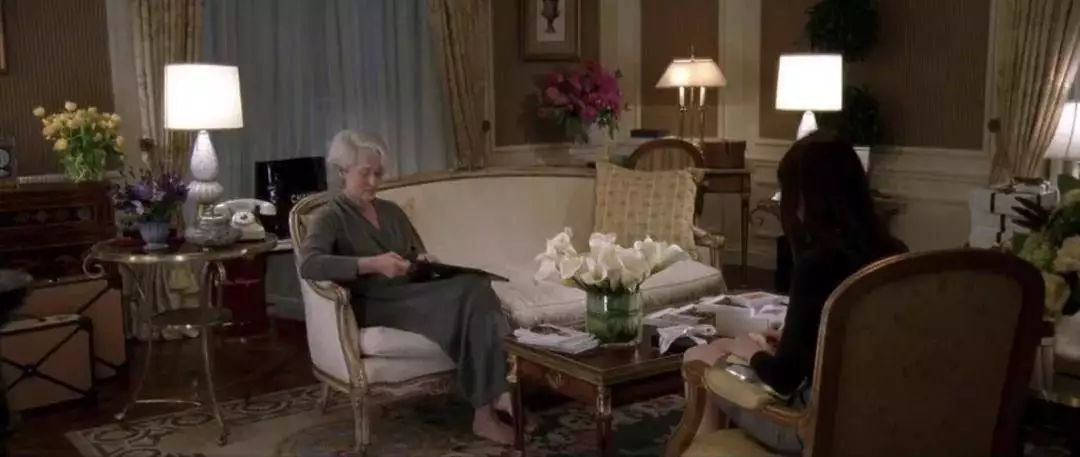 穿普拉达的恶魔2 职场女性成长 电影分析 时尚权力结构_穿普拉达的 免费观看