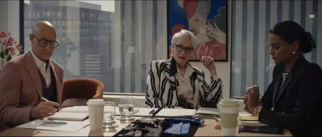 穿普拉达的恶魔2 职场女性成长 电影分析 时尚权力结构_穿普拉达的 免费观看