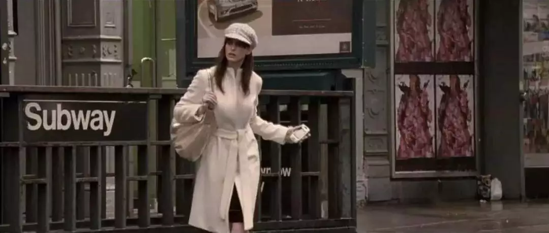 穿普拉达的恶魔2 职场女性成长 电影分析 时尚权力结构_穿普拉达的 免费观看