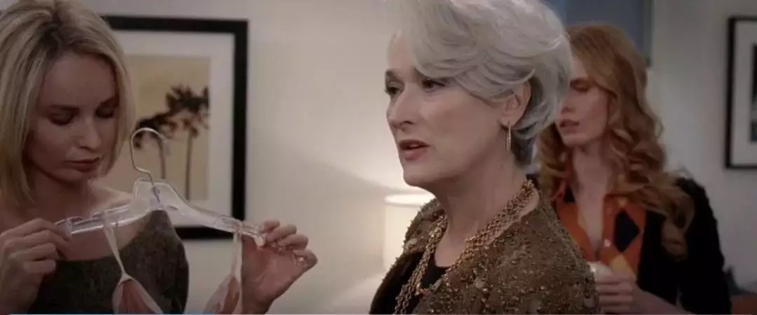 穿普拉达的恶魔2 职场女性成长 电影分析 时尚权力结构_穿普拉达的 免费观看