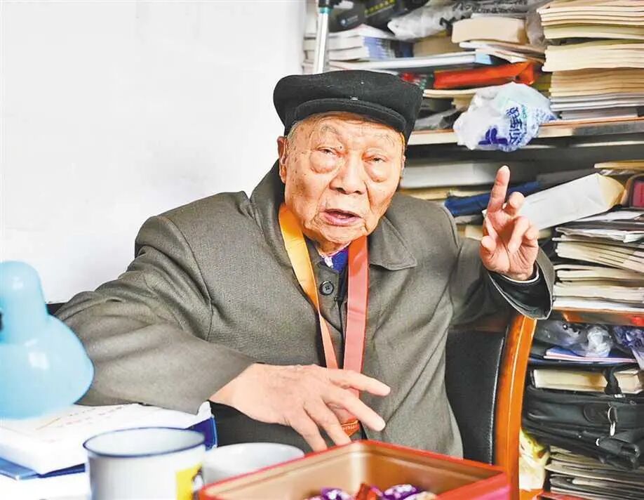 身边雷锋故事_第一个雷锋纪念日是_学雷锋活动60周年