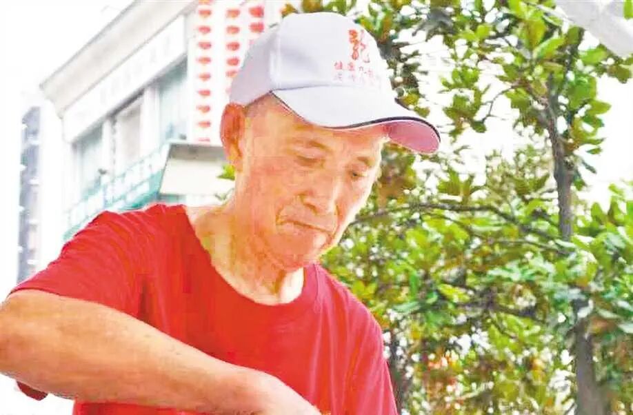 身边雷锋故事_学雷锋活动60周年_第一个雷锋纪念日是