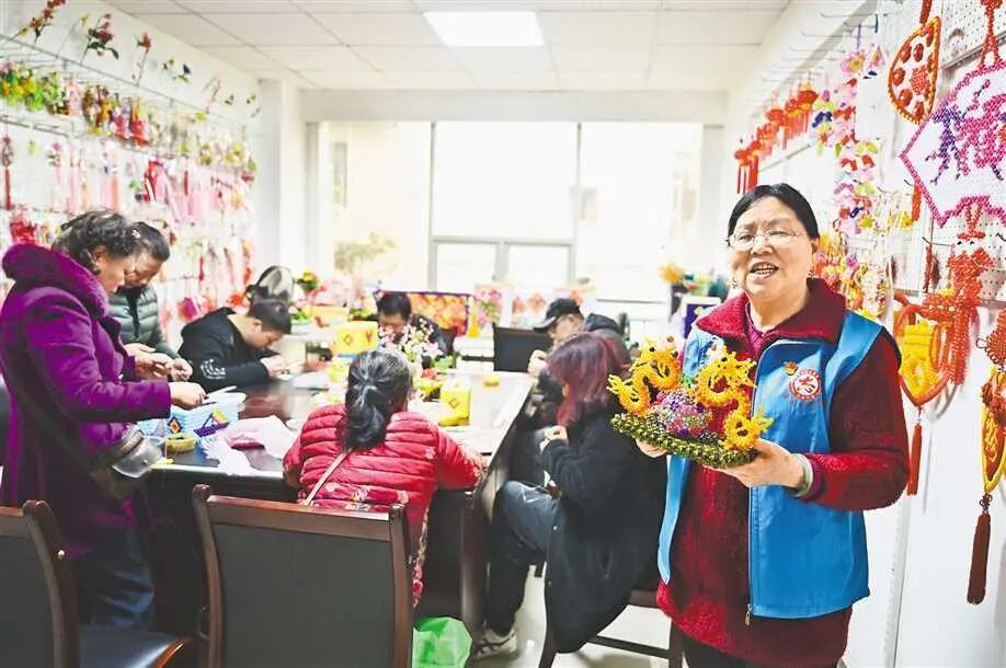 学雷锋活动60周年_第一个雷锋纪念日是_身边雷锋故事