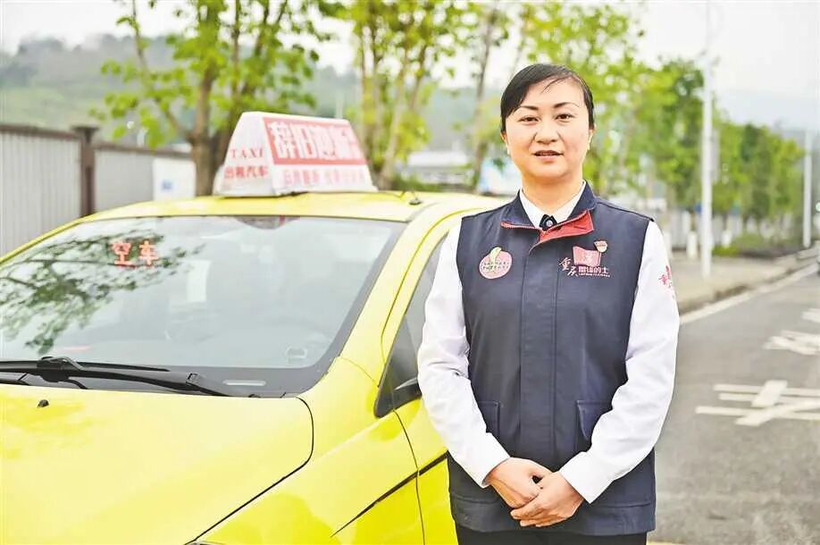 学雷锋活动60周年_身边雷锋故事_第一个雷锋纪念日是