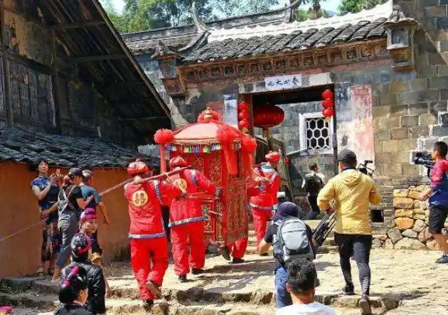 畲族起源历史_畲族的文化_畲族山哈自称