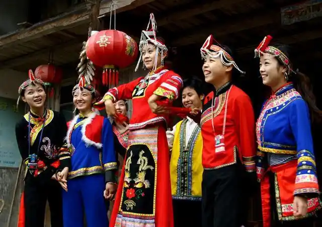 畲族起源历史_畲族山哈自称_畲族的文化