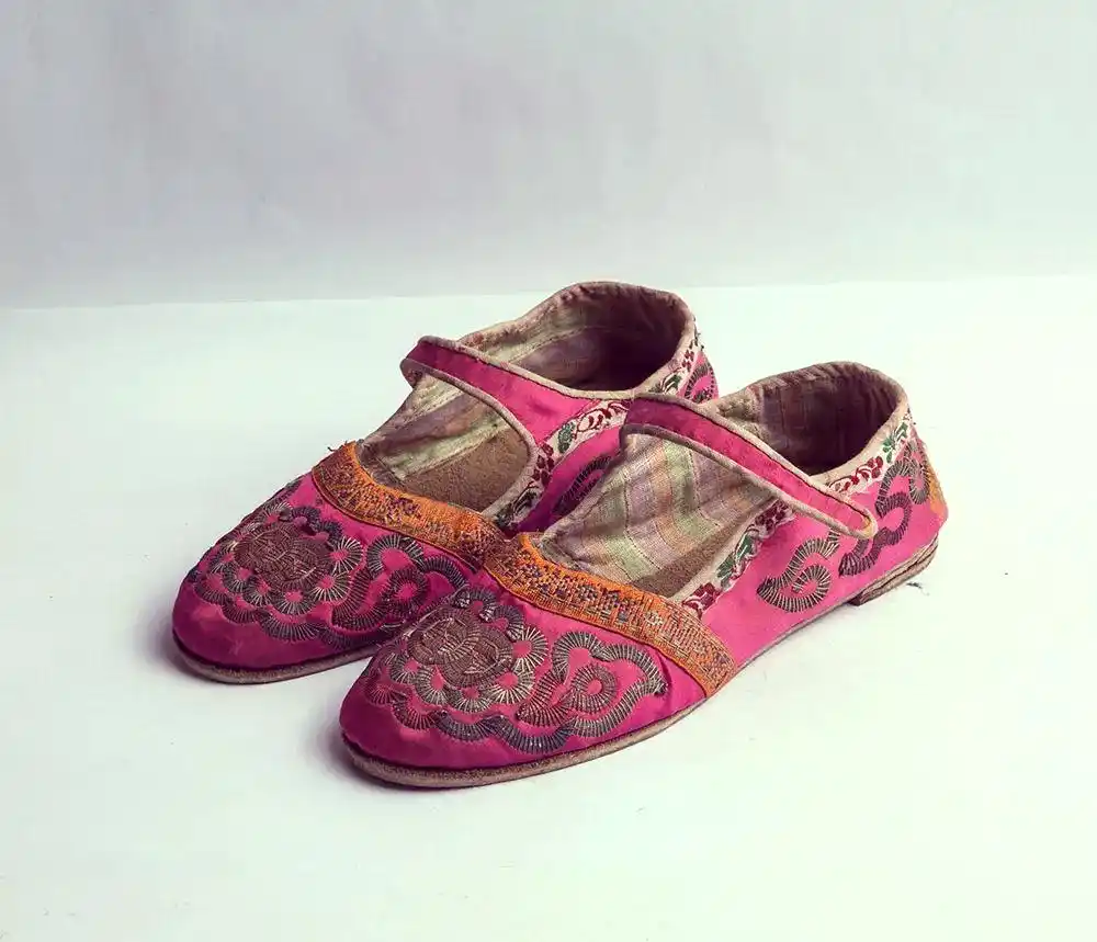 畲族的文化_畲族服饰特色与非遗文化_畲族起源与凤凰装