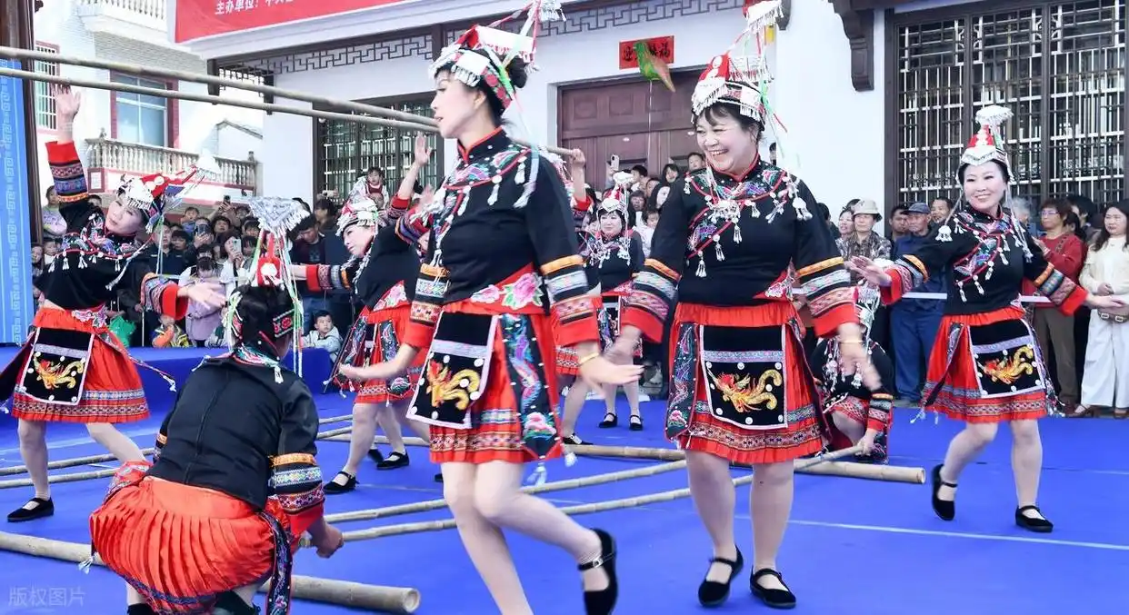 畲族的文化_畲族凤凰装文化_畲族起源之谜