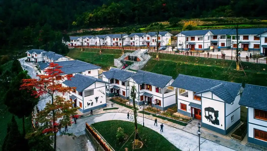 四川万源天府旅游名县_广元利州区万源文化旅游产业园_万源八台山龙潭河黑宝山全域旅游