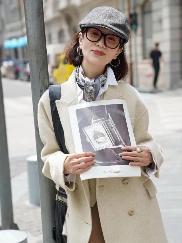 焦糖皮风衣配羊绒衫_冬季红色大衣搭配图片_三木妈妈穿搭风格