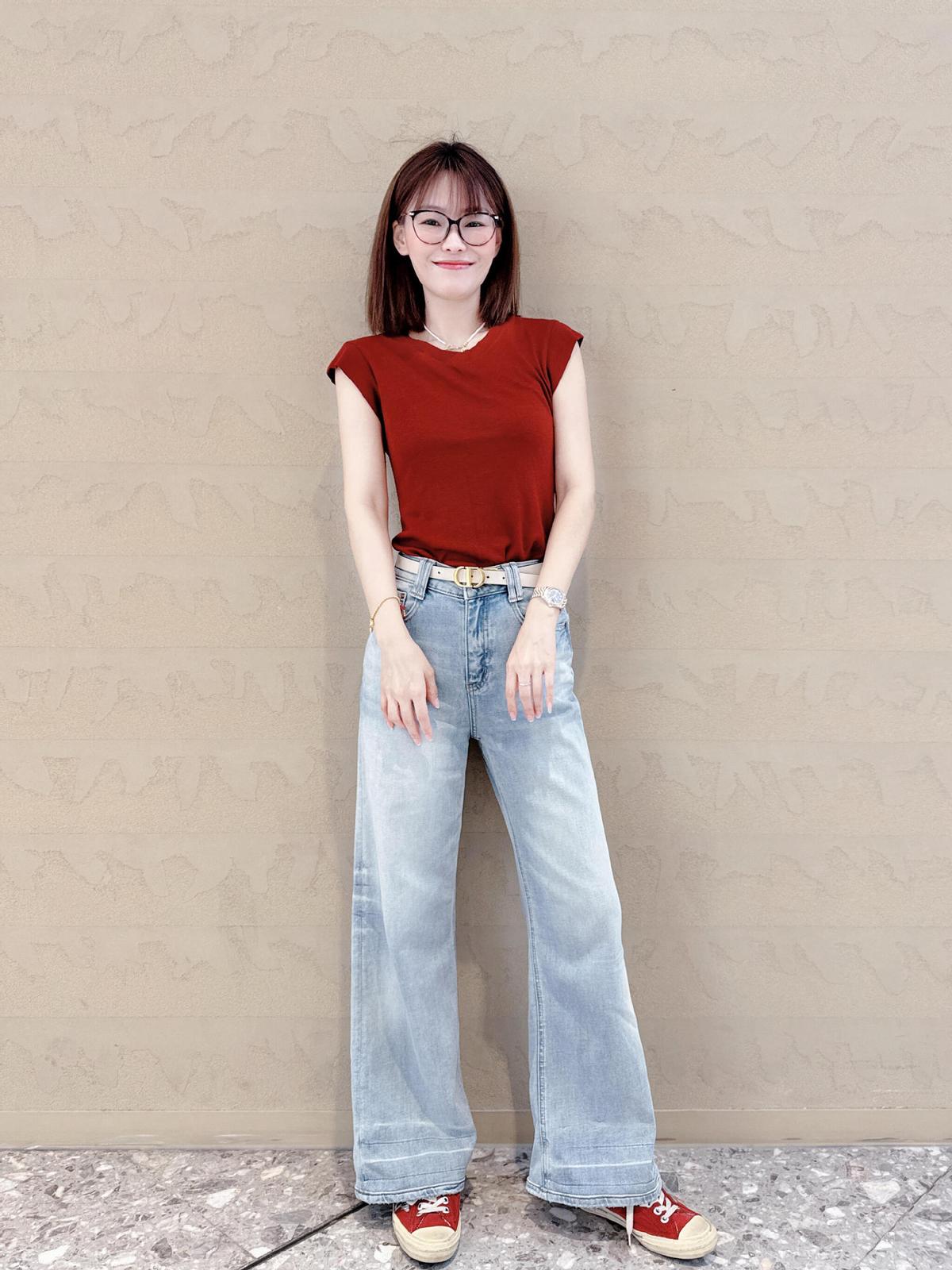 冬季红色大衣搭配图片_红色针织衫搭配_春天穿红色