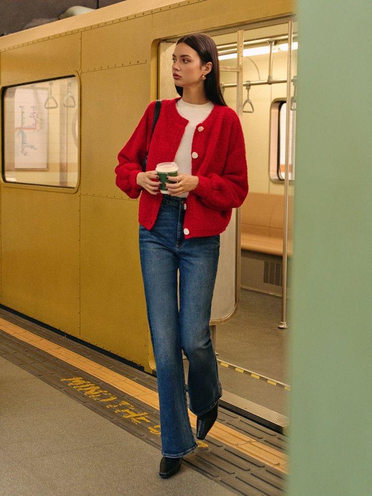 冬季红色大衣搭配图片_春天穿红色_红色针织衫搭配
