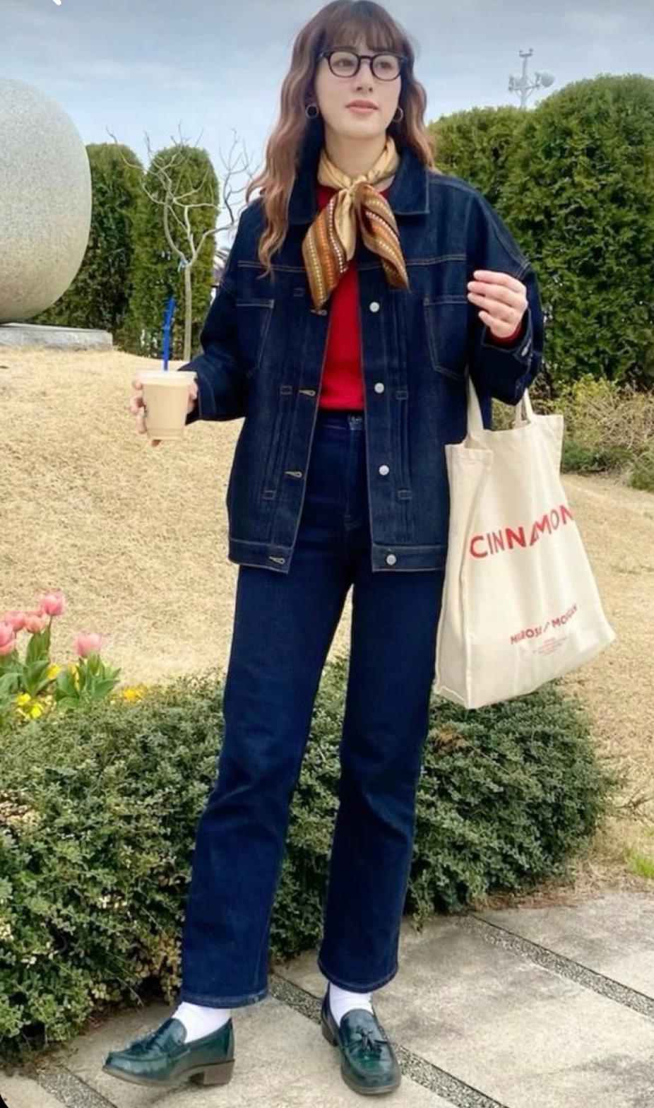 冬季红色大衣搭配图片_红色针织衫搭配_春天穿红色