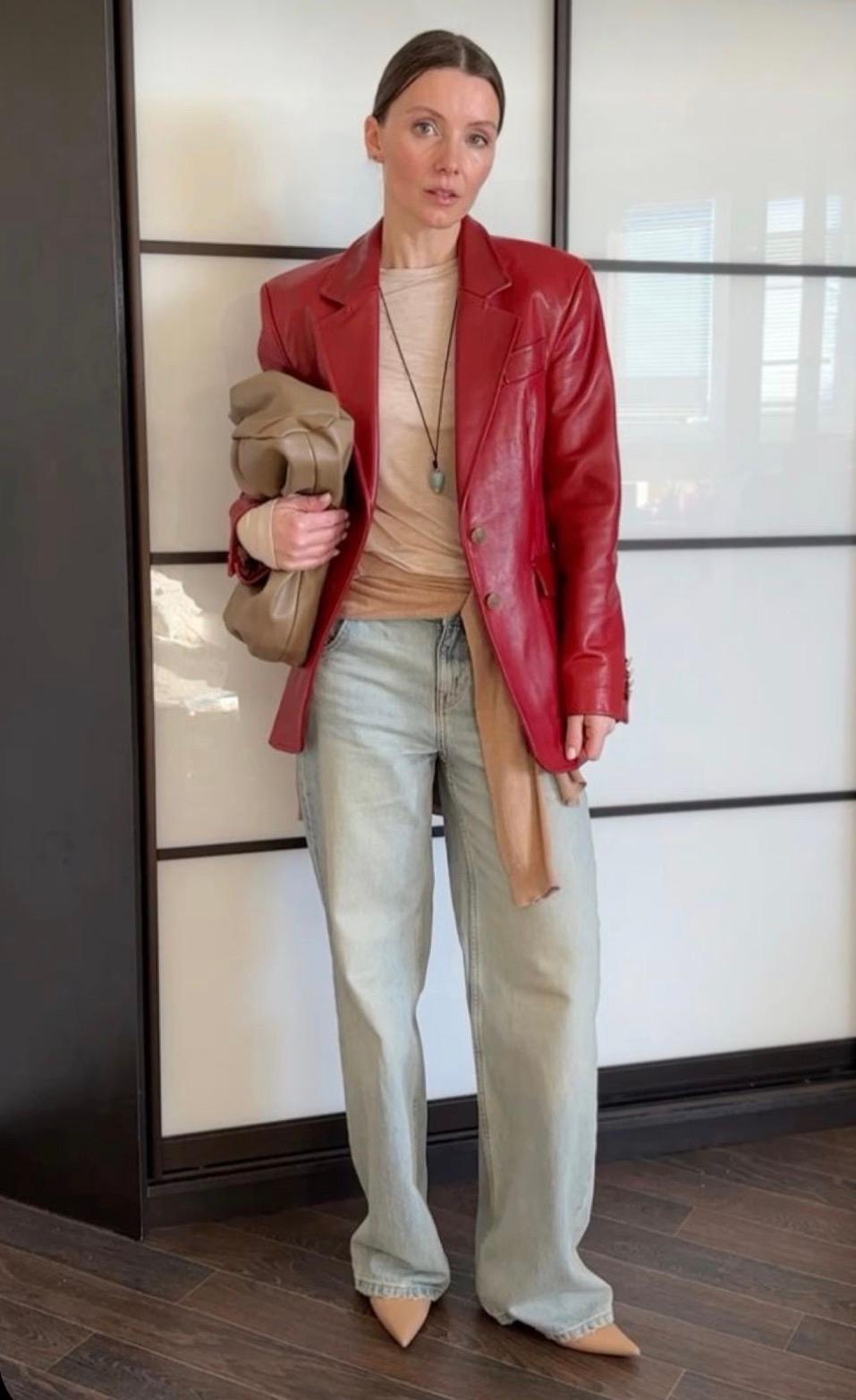 红色针织衫搭配_春天穿红色_冬季红色大衣搭配图片