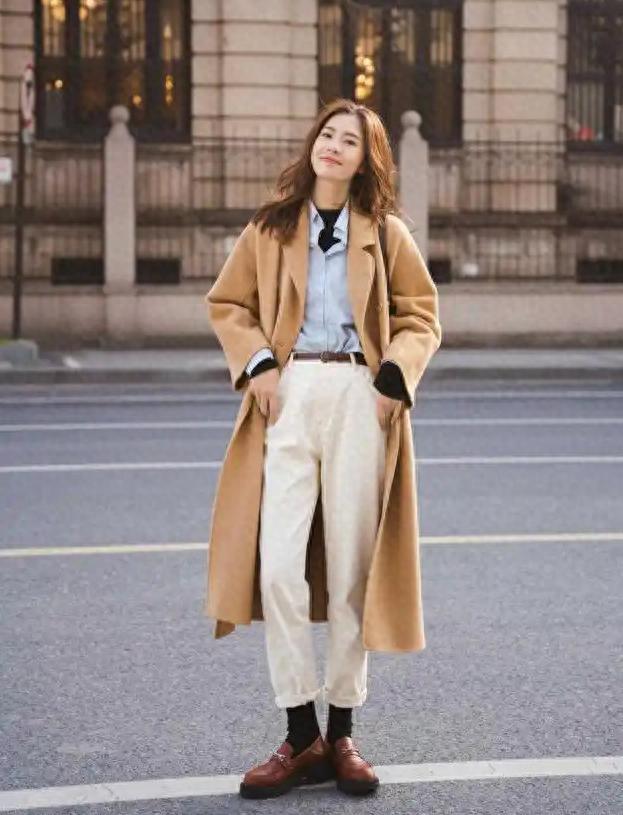 大衣搭配半身裙_大衣搭配直筒裤_冬季红色大衣搭配图片