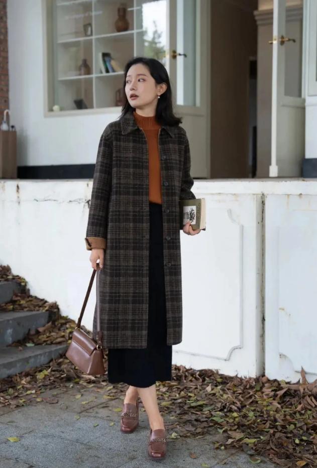 冬季红色大衣搭配图片_大衣搭配半身裙_大衣搭配直筒裤