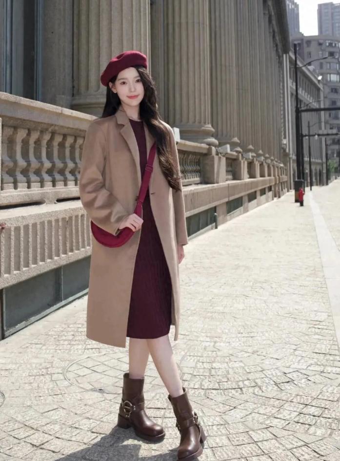 大衣搭配直筒裤_大衣搭配半身裙_冬季红色大衣搭配图片
