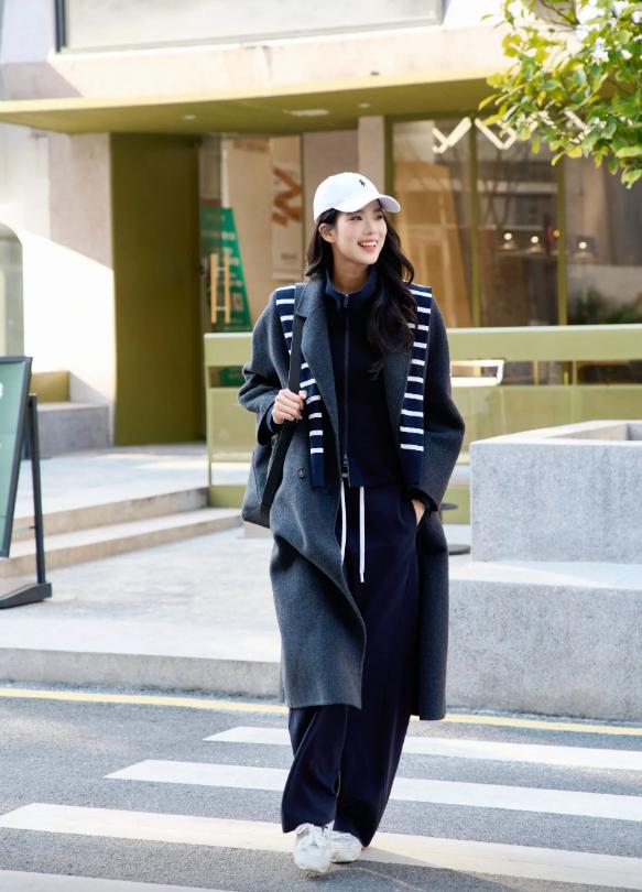 冬季红色大衣搭配图片_大衣搭配半身裙_大衣搭配直筒裤