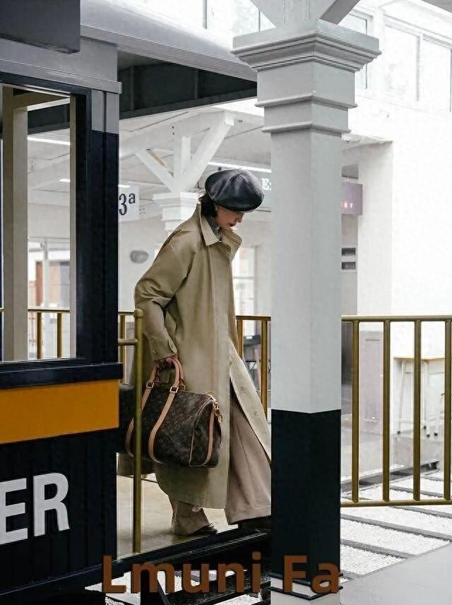 冬季红色大衣搭配图片_50+女性大衣穿搭技巧_保暖显瘦不显老大衣推荐