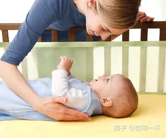 婴儿床是否必要_婴儿床什么时候开始用_如何培养婴儿睡婴儿床