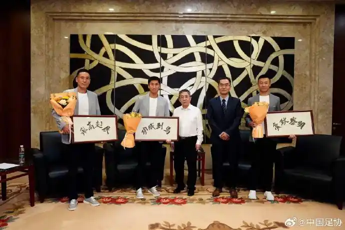 中国裁判马宁世界杯_卡牌大师马宁世界杯_马宁将登场！主哨厄瓜多尔vs库拉索，中国裁判历史第二人