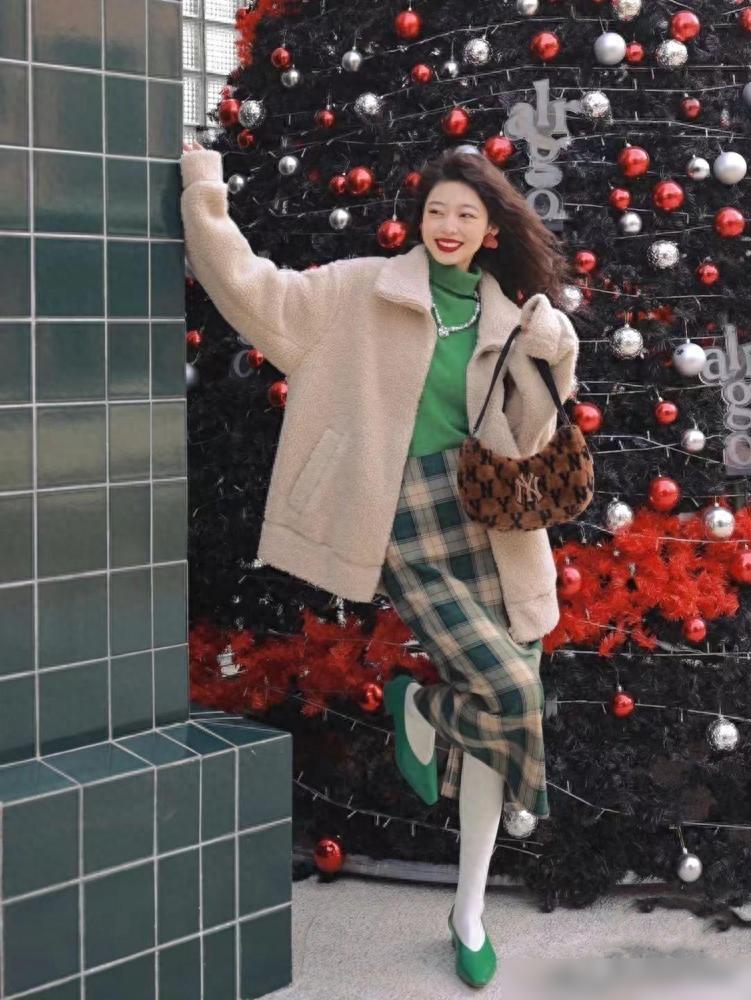 烟管裙穿搭技巧_冬季女式连衣裙_烟管裙秋冬搭配