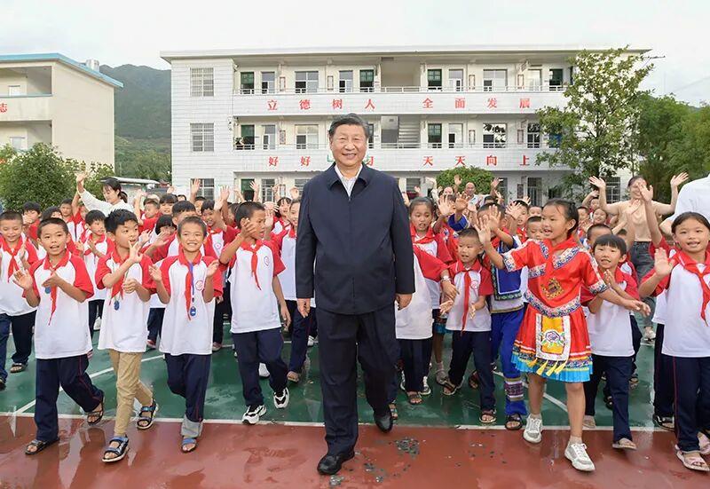 习近平总书记给少先队红领巾讲解员回信_传承红色基因 少先队活动_优秀少先队员事迹200字