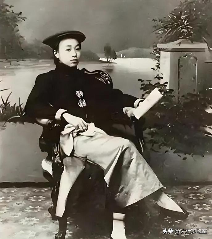 督军夫人_督军的少妻_督军的少妻写完了吗
