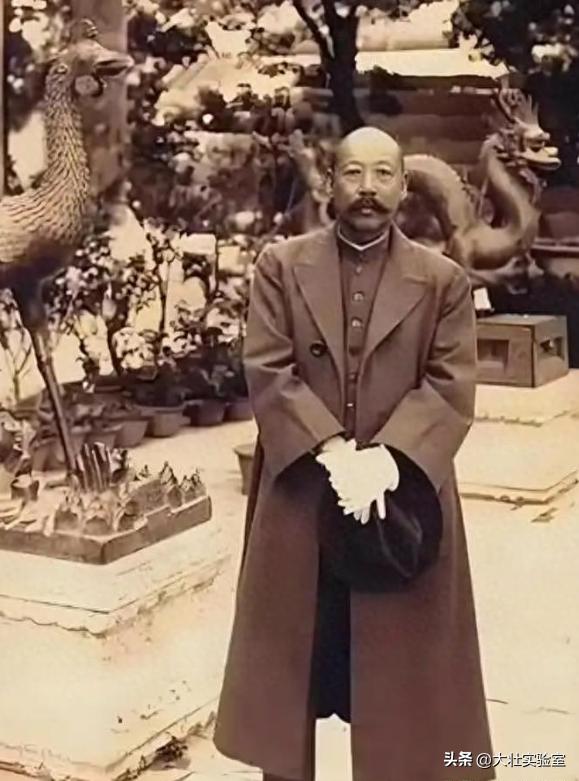 督军的少妻_督军夫人_督军的少妻写完了吗