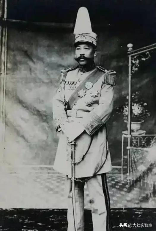 督军的少妻_督军夫人_督军的少妻写完了吗