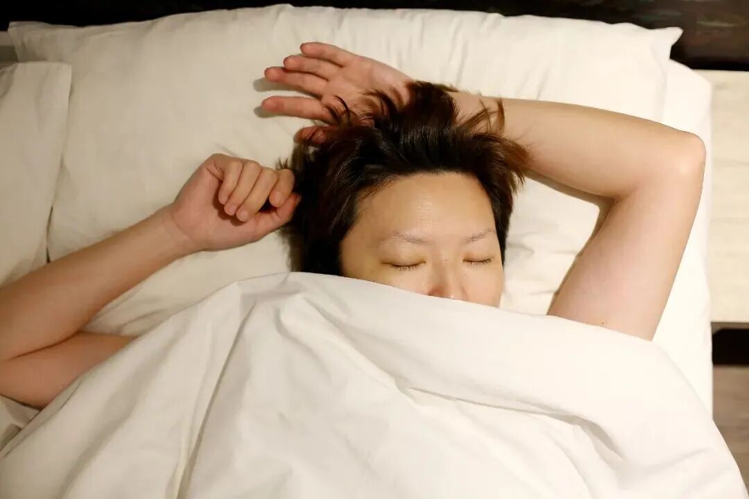 枕头高度选择_喝过的茶叶枕头的危害_