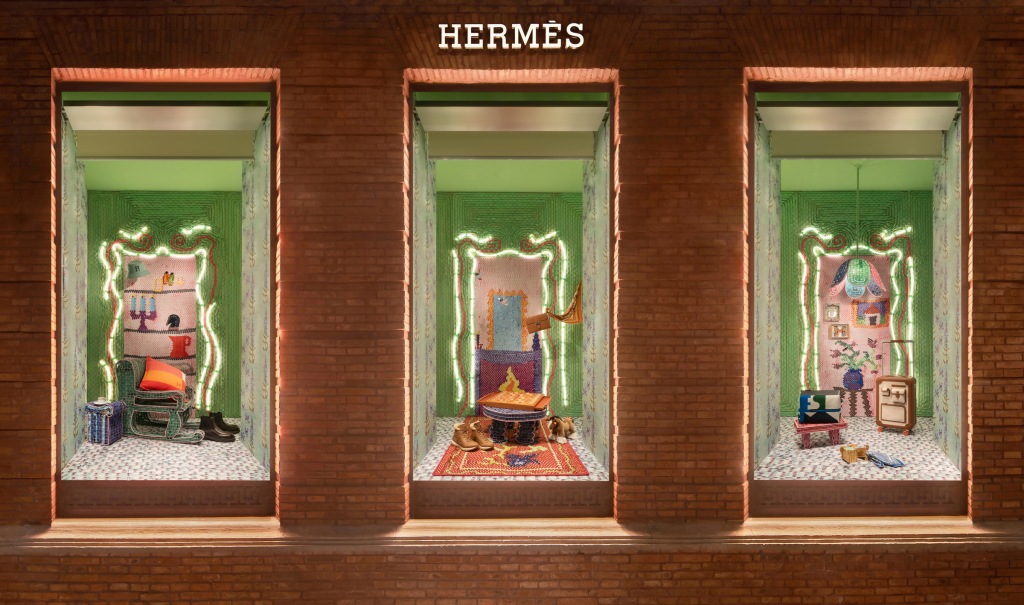 香奈儿艺术总监_爱马仕童真色彩橱窗艺术_2025冬日节庆精品时尚品牌
