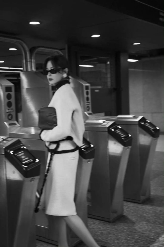 辛芷蕾王一博香奈儿合作款_香奈儿纽约地铁高级手工坊系列_香奈儿艺术总监