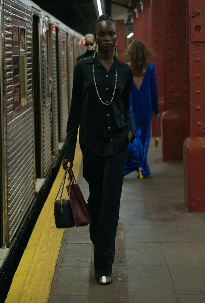 辛芷蕾王一博香奈儿合作款_香奈儿纽约地铁高级手工坊系列_香奈儿艺术总监