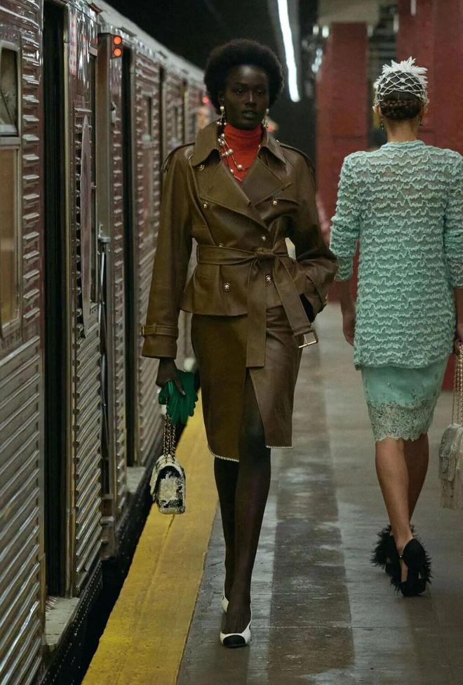 香奈儿纽约地铁高级手工坊系列_辛芷蕾王一博香奈儿合作款_香奈儿艺术总监