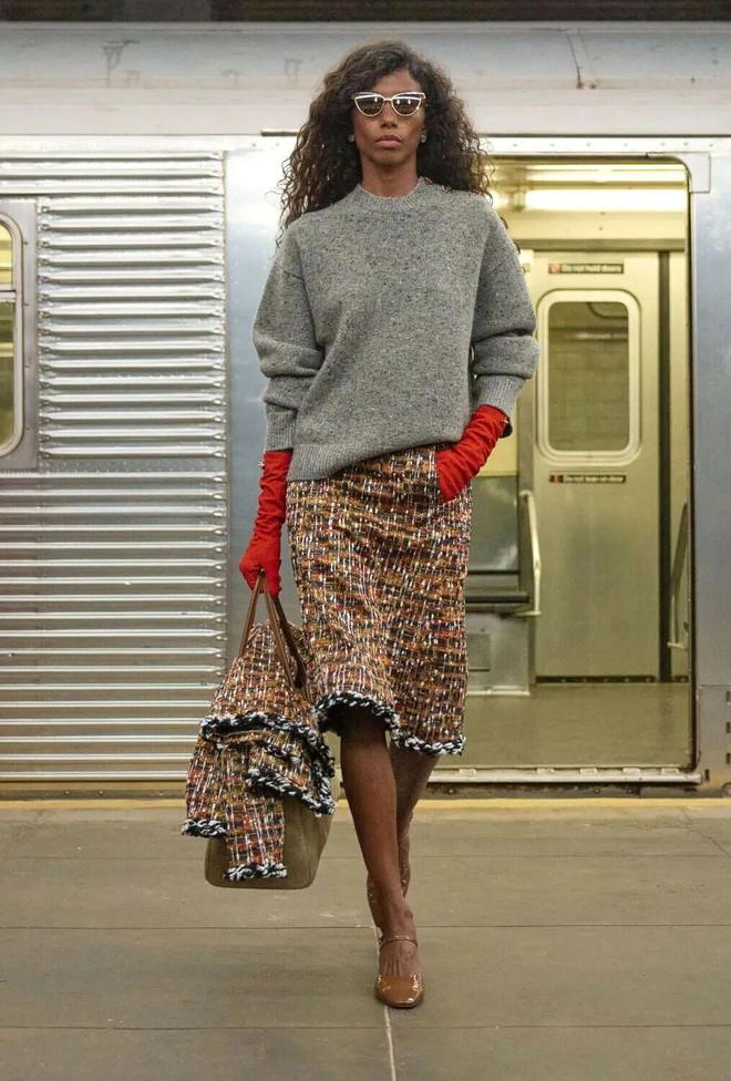 辛芷蕾王一博香奈儿合作款_香奈儿纽约地铁高级手工坊系列_香奈儿艺术总监