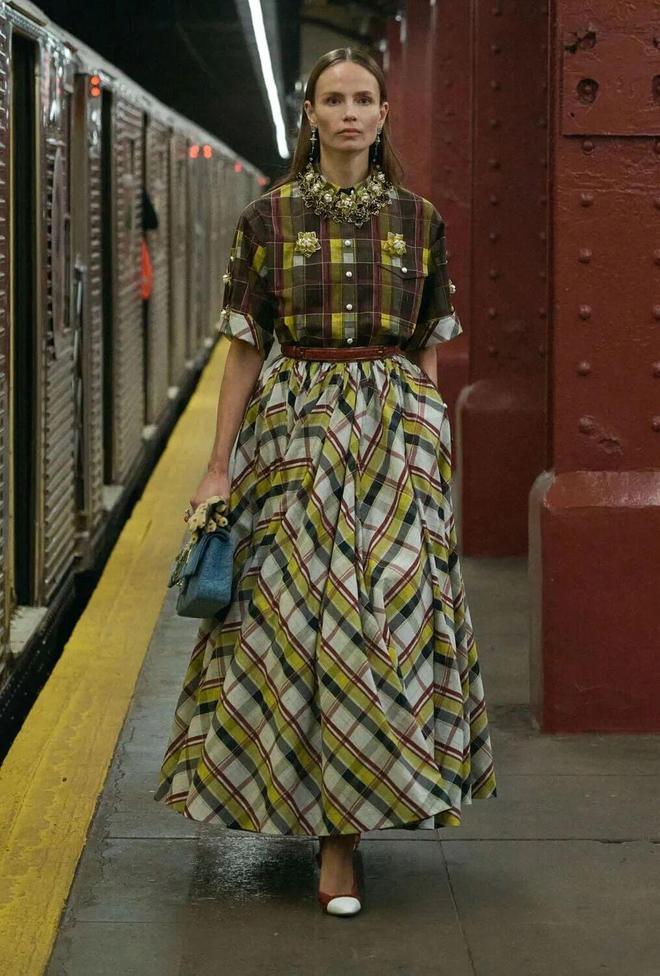 辛芷蕾王一博香奈儿合作款_香奈儿艺术总监_香奈儿纽约地铁高级手工坊系列