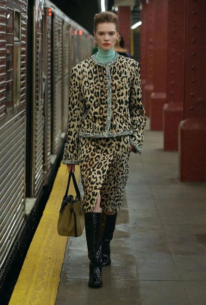 香奈儿纽约地铁高级手工坊系列_辛芷蕾王一博香奈儿合作款_香奈儿艺术总监