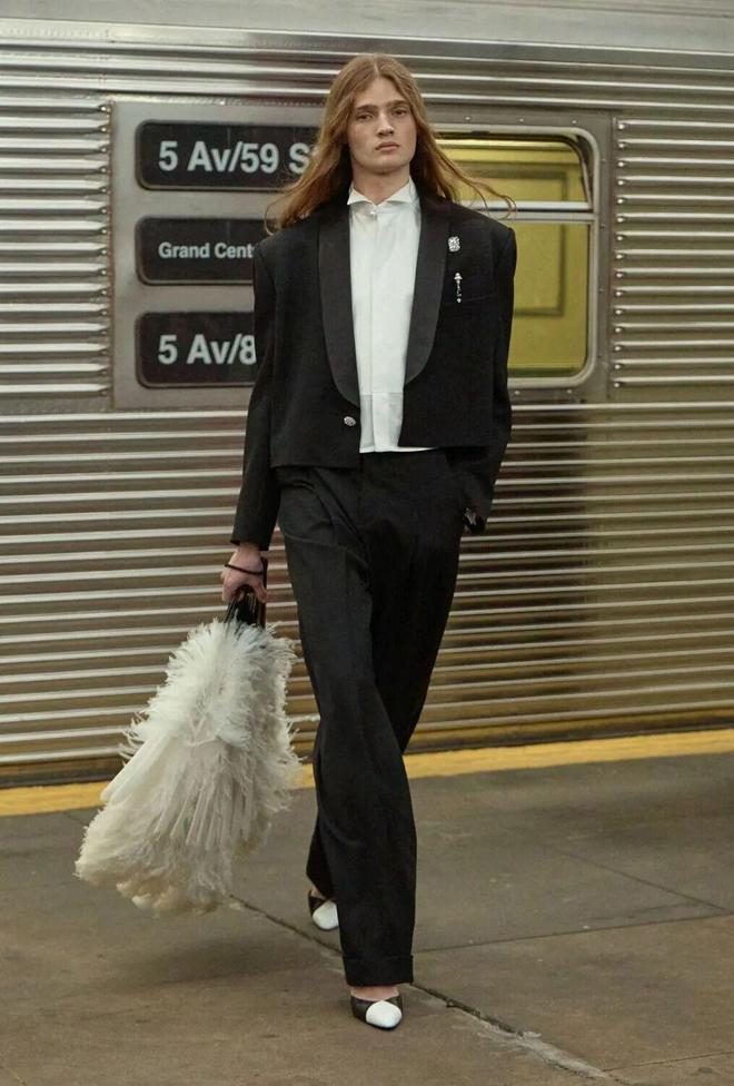 辛芷蕾王一博香奈儿合作款_香奈儿艺术总监_香奈儿纽约地铁高级手工坊系列