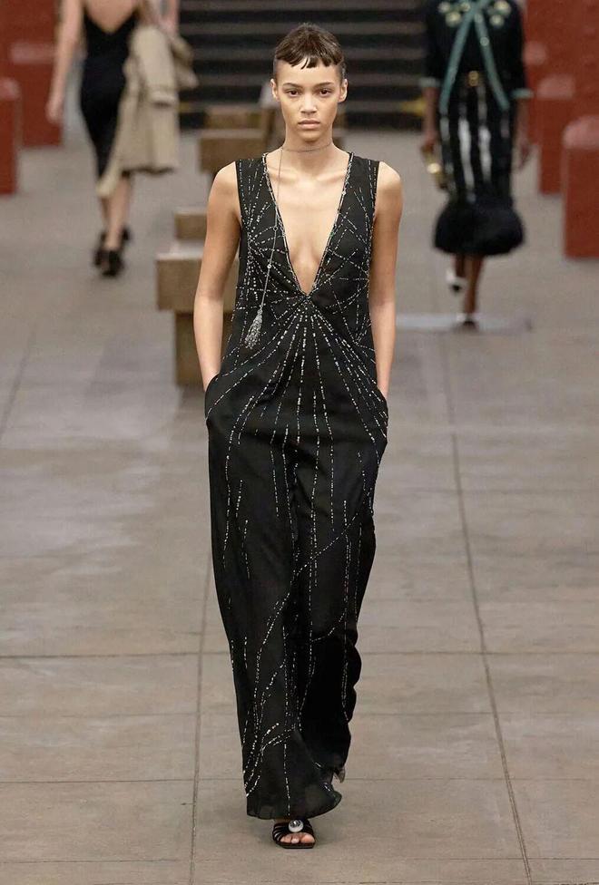 辛芷蕾王一博香奈儿合作款_香奈儿纽约地铁高级手工坊系列_香奈儿艺术总监